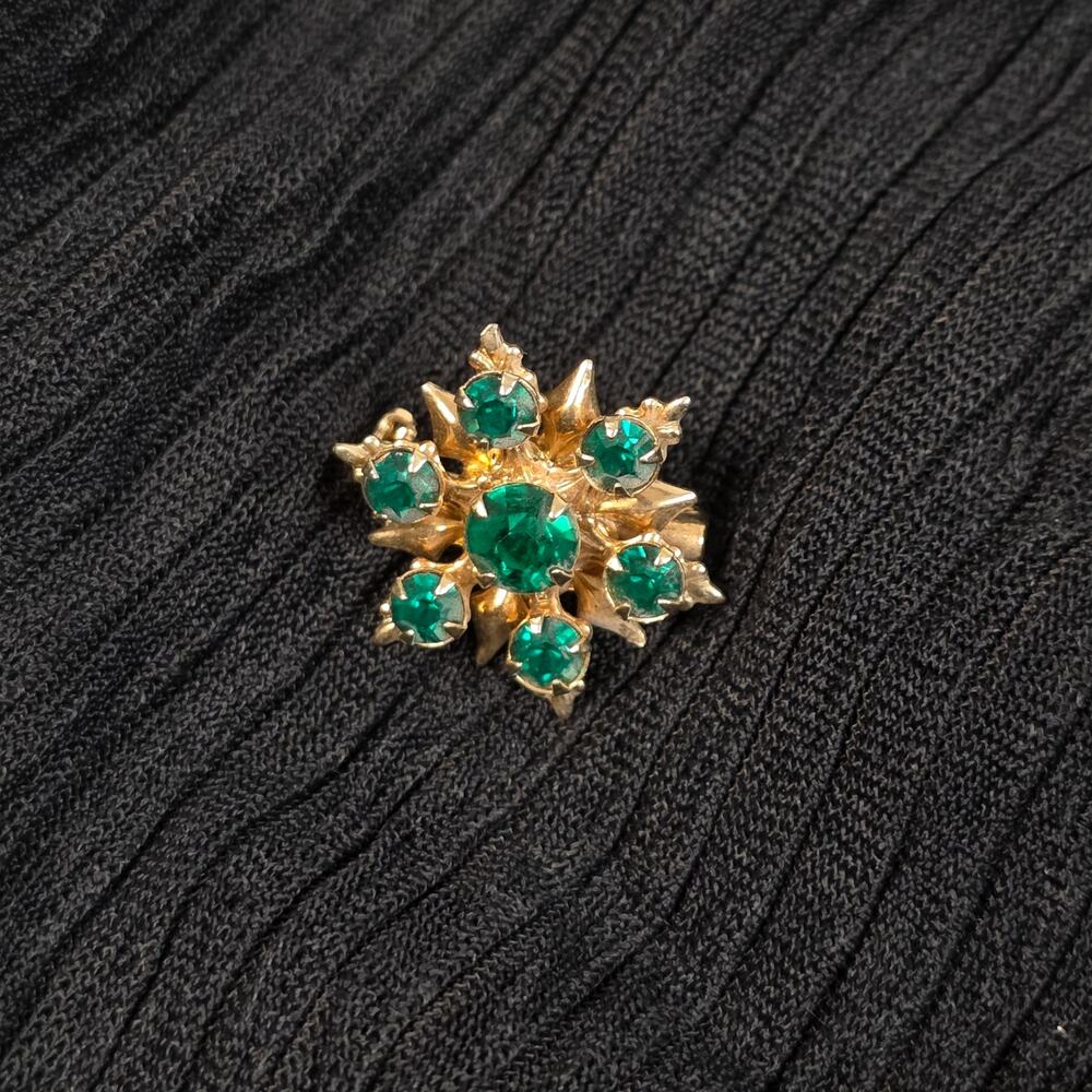 Vintage Green Rhinestone Starburst Brooch Gold Tone Petite Flower Pin Whimsigoth